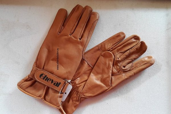 Leather driving gloves