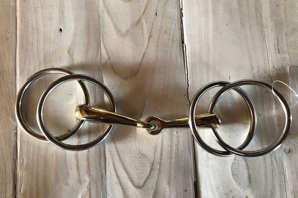 Double ring snaffle are a classic harness bits